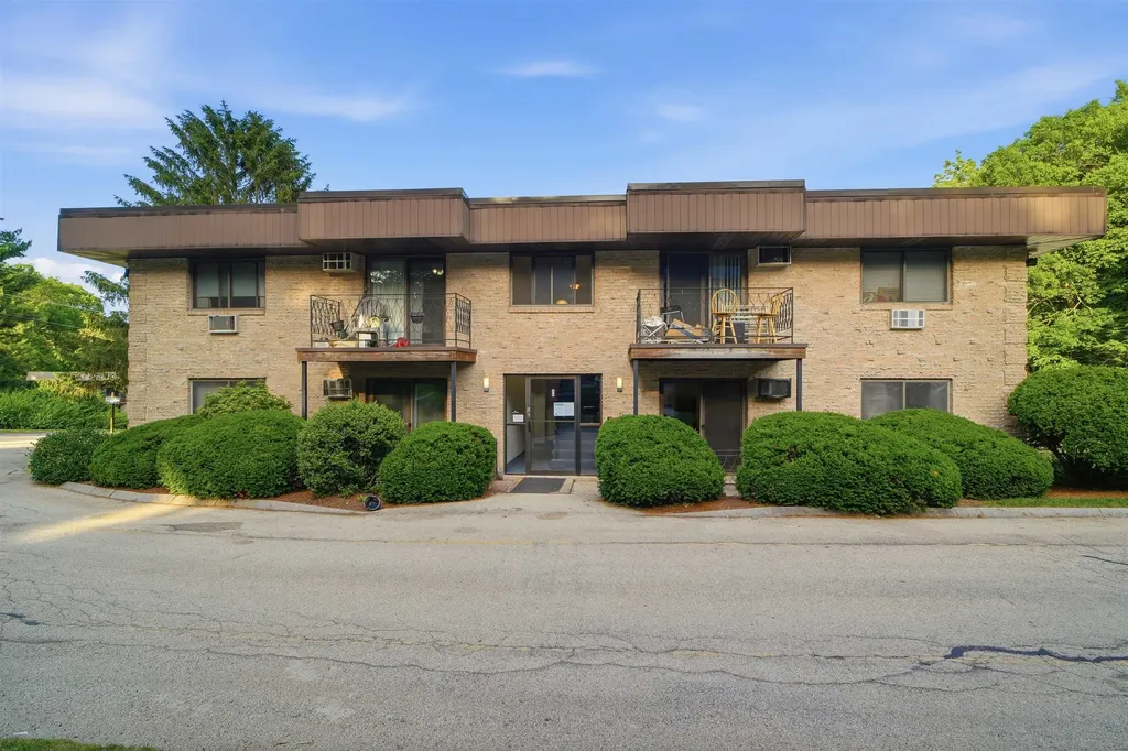8 Strawberry Bank Road Nashua NH 03062