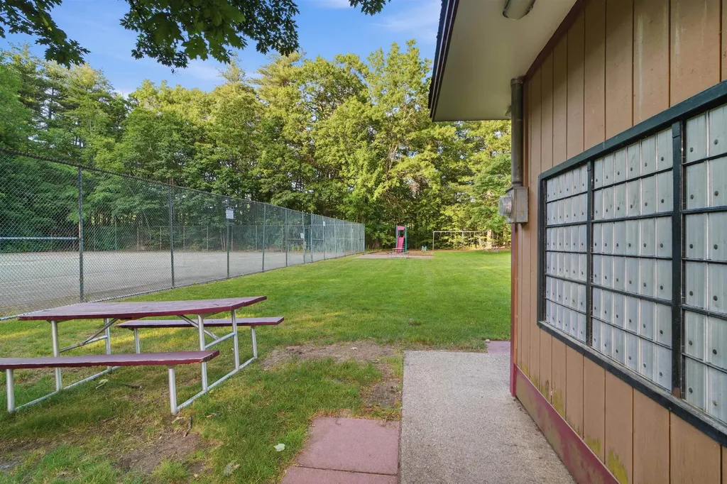 8 Strawberry Bank Road Nashua NH 03062