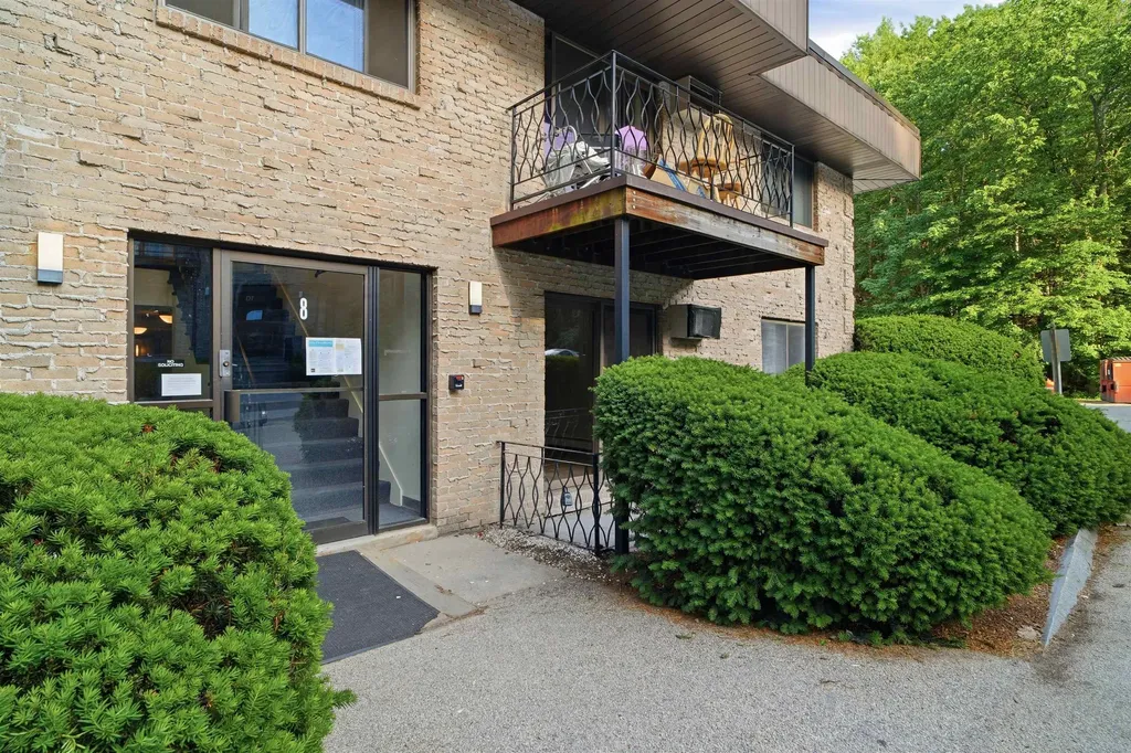 8 Strawberry Bank Road Nashua NH 03062