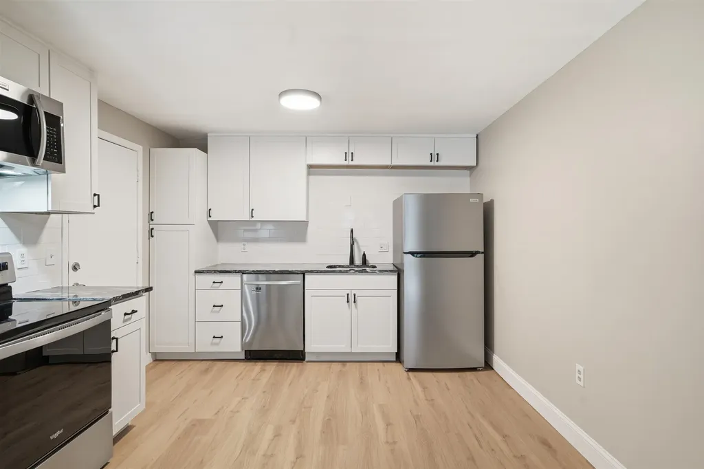 8 Strawberry Bank Road Nashua NH 03062