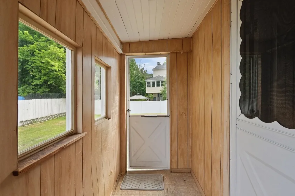 16 Sylvester Street Manchester NH 03102