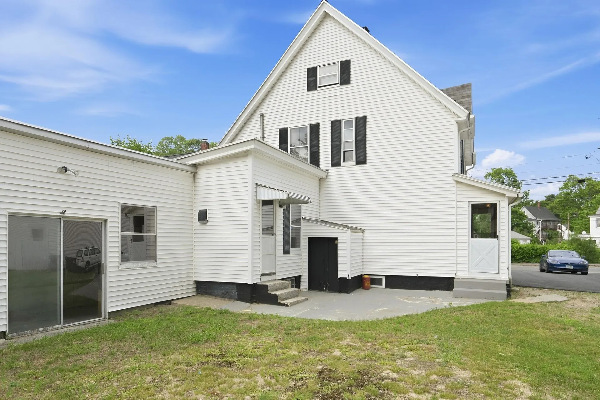 16 Sylvester Street Manchester NH 03102