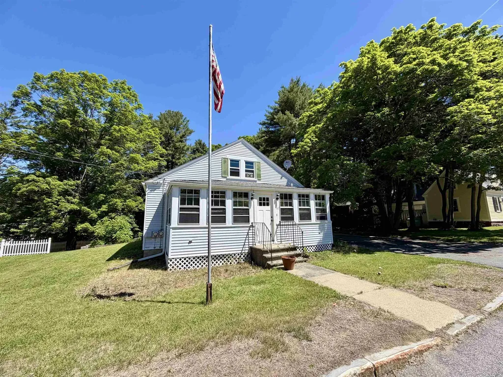 61 Maple Street Somersworth NH 03878