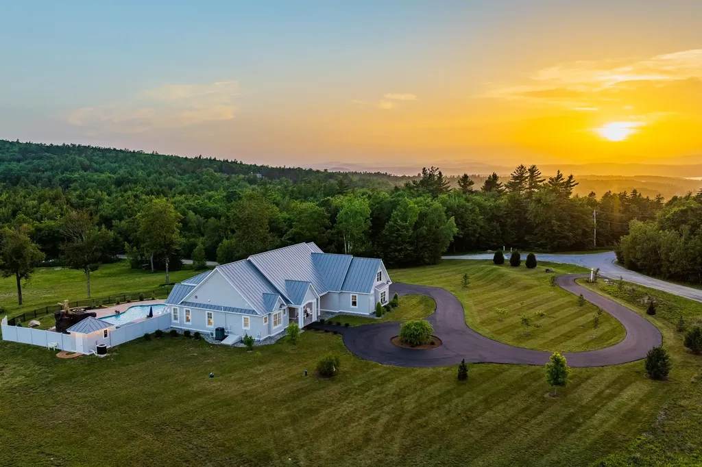 125 Summit Road Sutton NH 03260