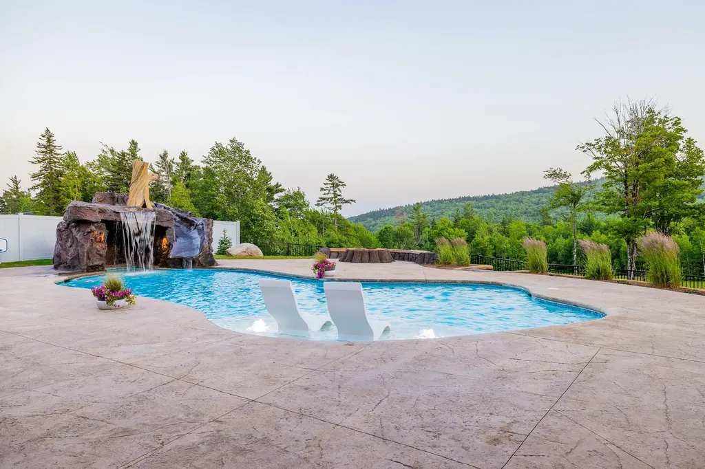 125 Summit Road Sutton NH 03260