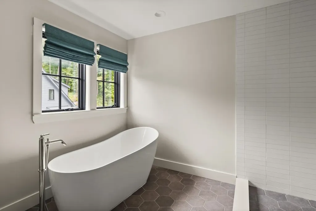 28-C Landing Circle Stowe VT 05672