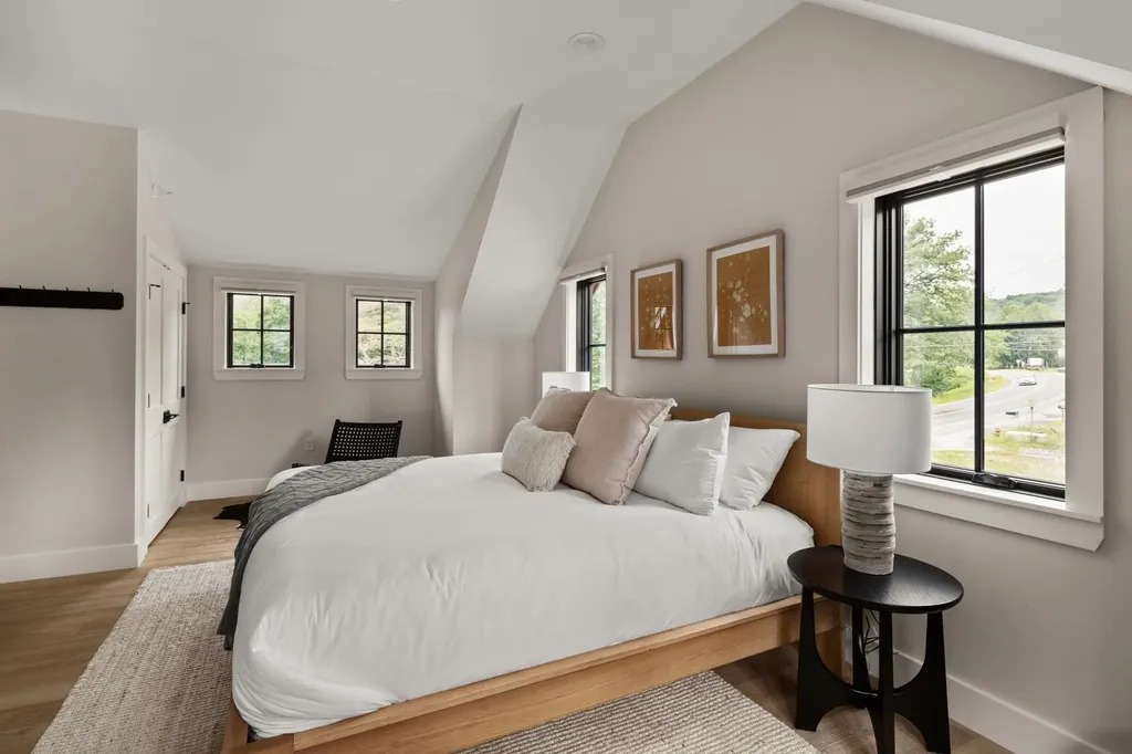 28-C Landing Circle Stowe VT 05672