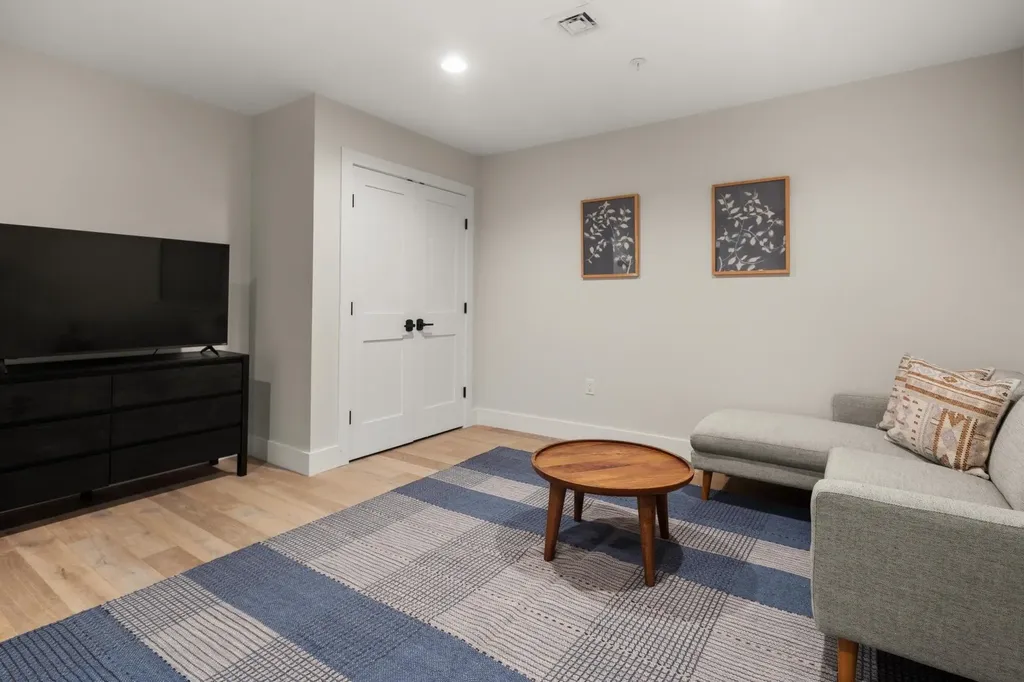 28-C Landing Circle Stowe VT 05672