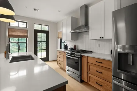 28-C Landing Circle Stowe VT 05672