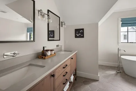 28-C Landing Circle Stowe VT 05672