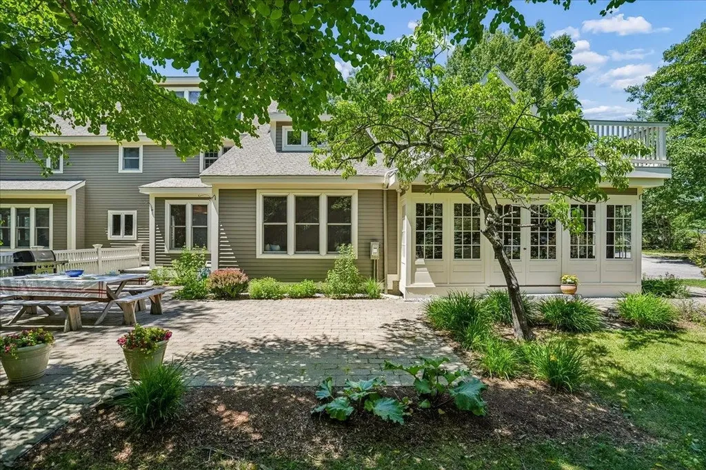 12 Middleton Drive Bedford NH 03110