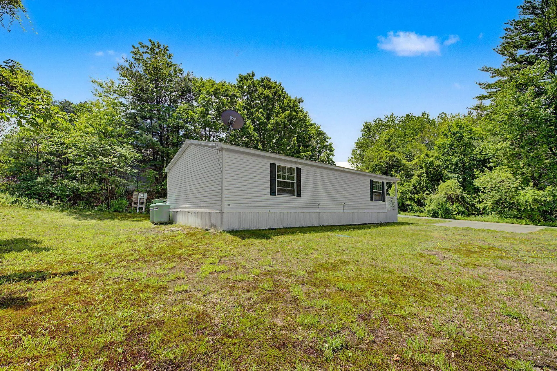 2 Tamarack Place Londonderry NH 03038