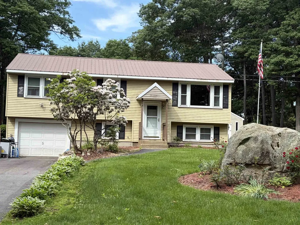 13 Kitt Lane Londonderry NH 03053