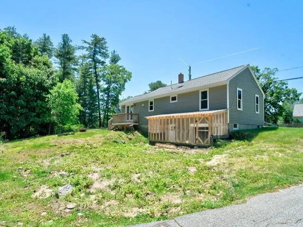 827 Nashua Road Dracut MA 01826