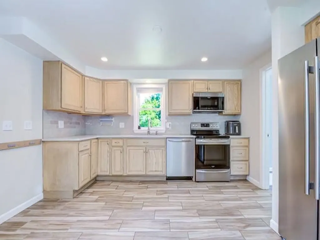 827 Nashua Road Dracut MA 01826