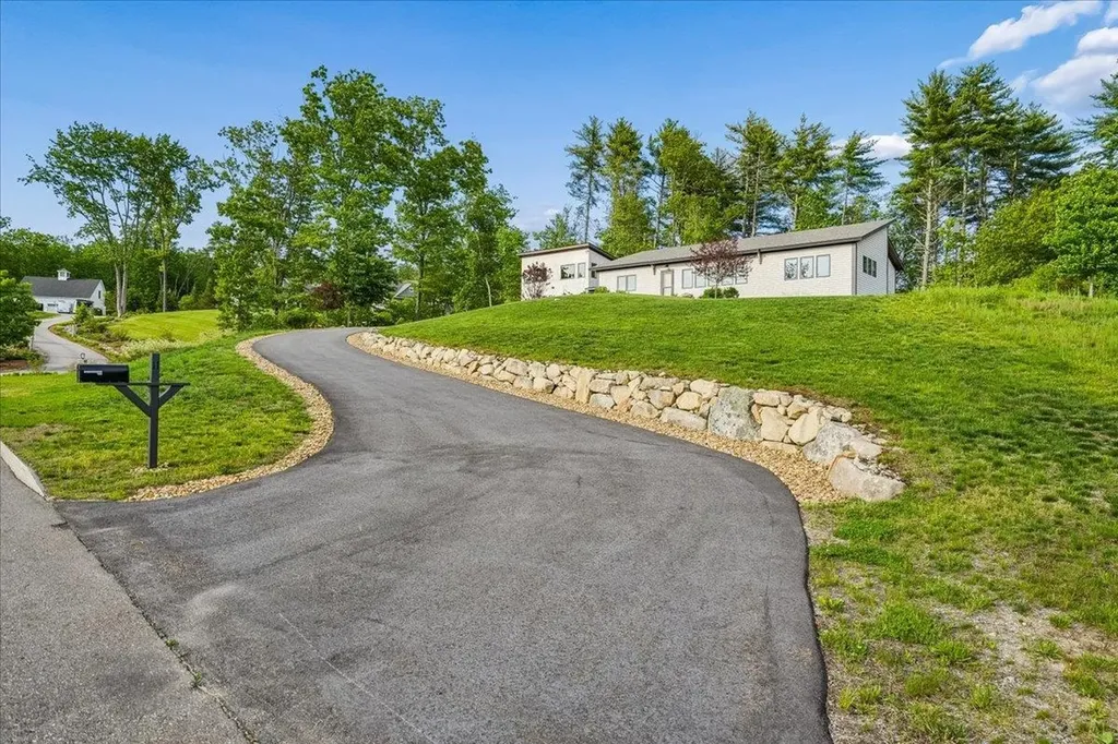 11 Wheeler Farm Road Bedford NH 03110