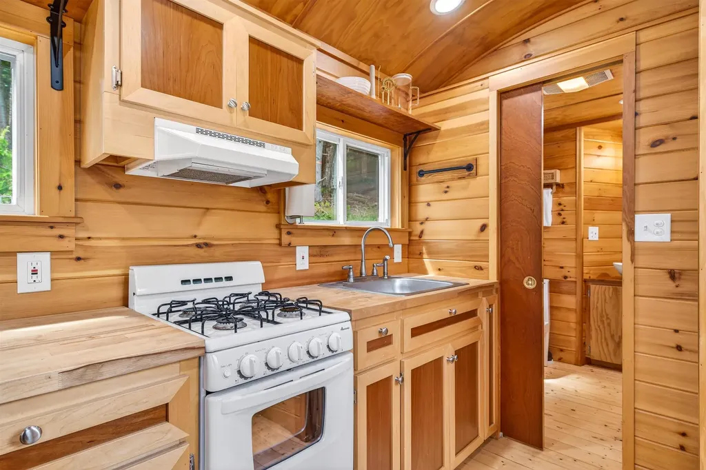 9 Beaver Pond Lane Jamaica VT 05343