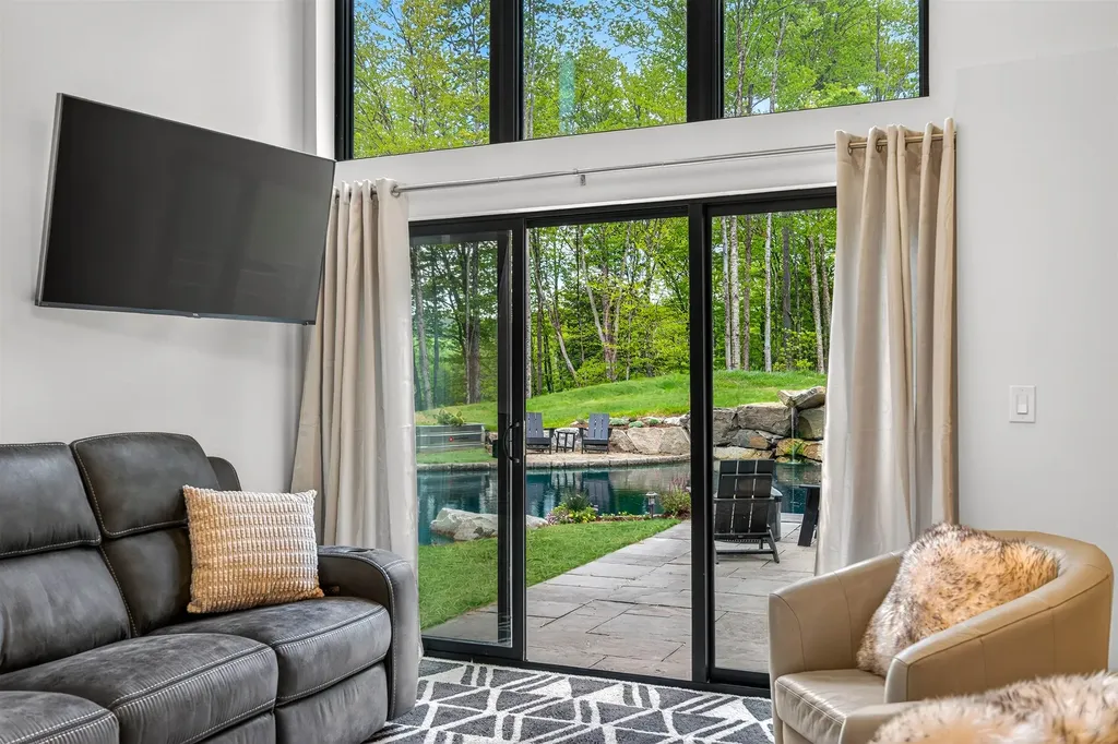 9 Beaver Pond Lane Jamaica VT 05343