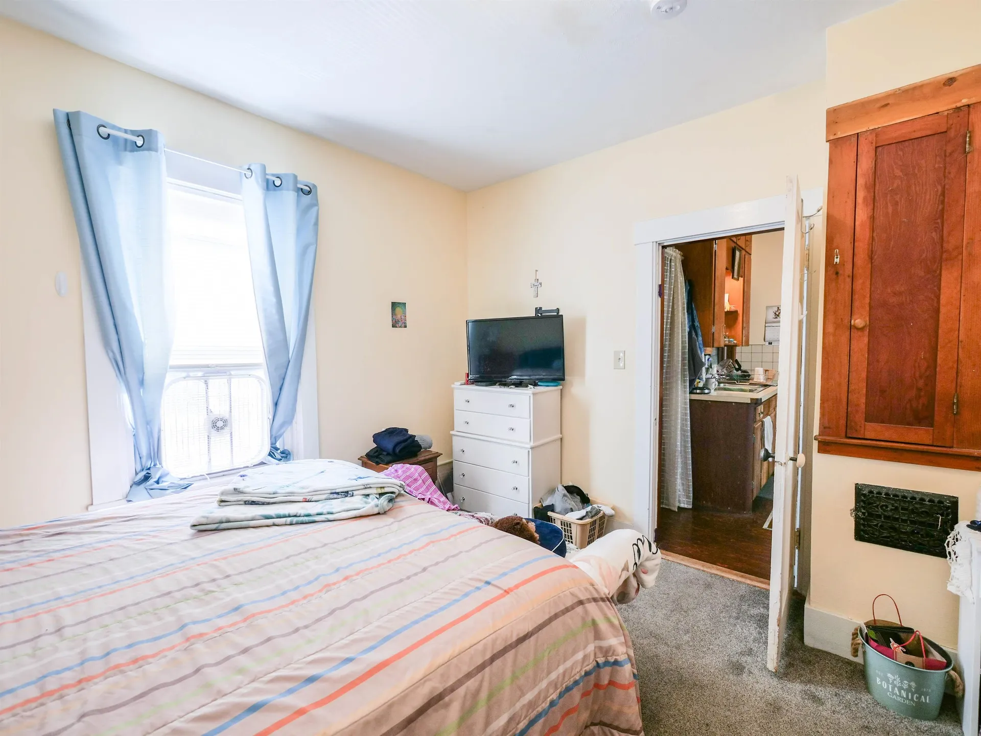 6 Tuttle Street Rockingham VT 05101