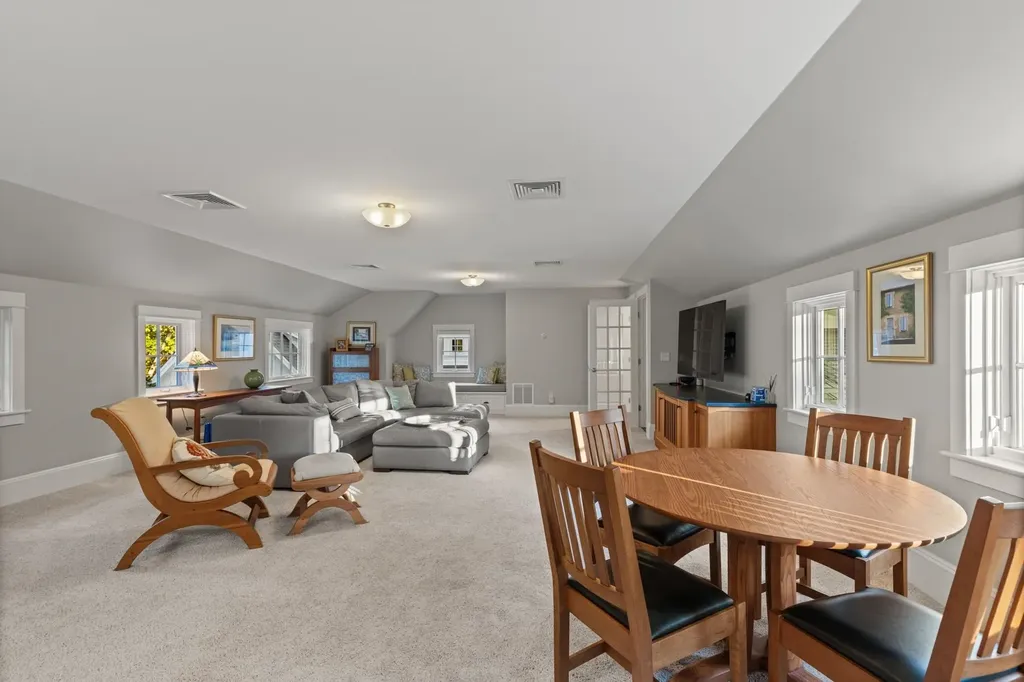 24 Wisteria Drive Dover NH 03820