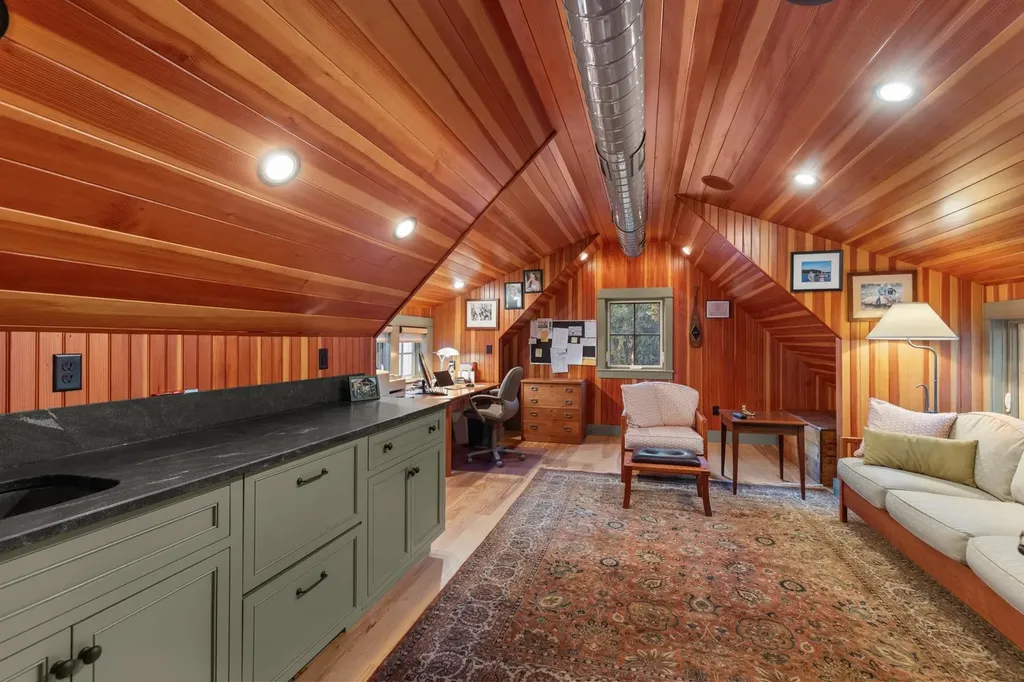 24 Wisteria Drive Dover NH 03820