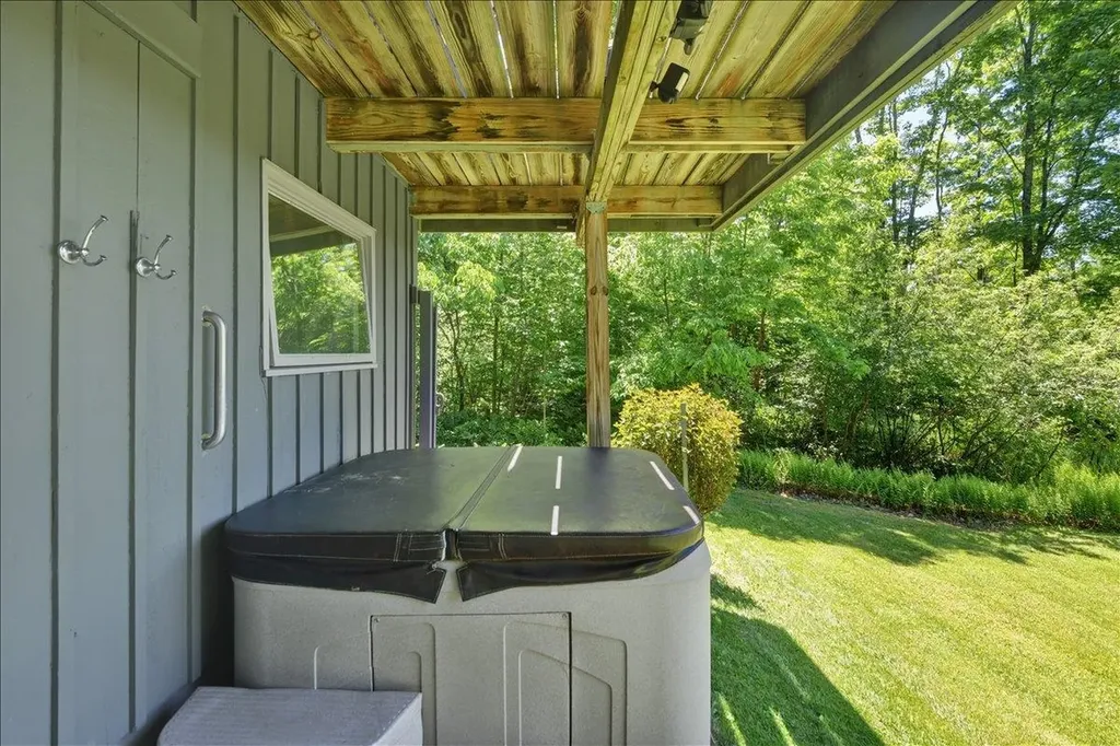 34 Valhalla Road Warren VT 05674
