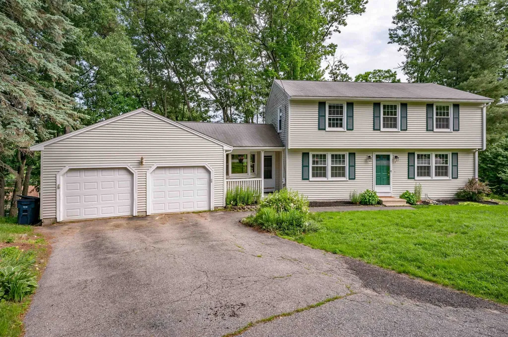 7 Ronnie Drive Nashua NH 03062