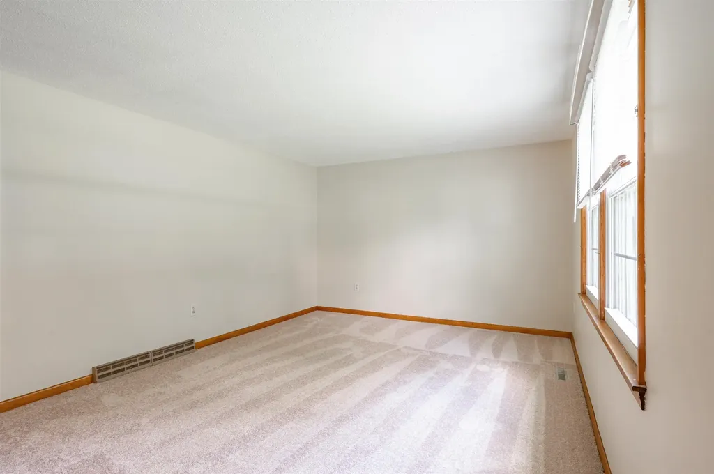 7 Ronnie Drive Nashua NH 03062