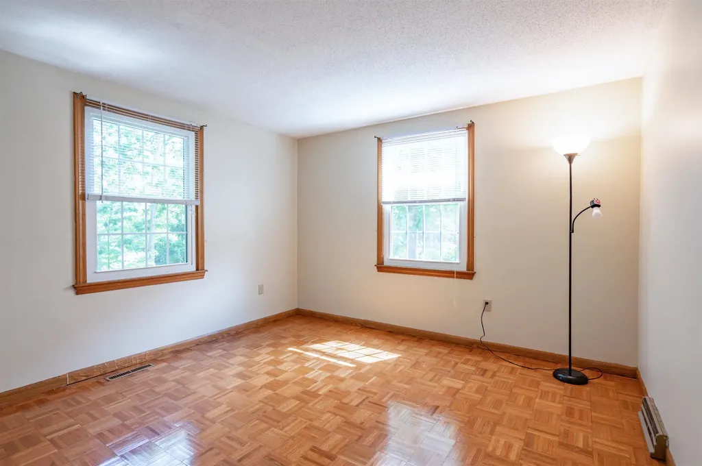 7 Ronnie Drive Nashua NH 03062