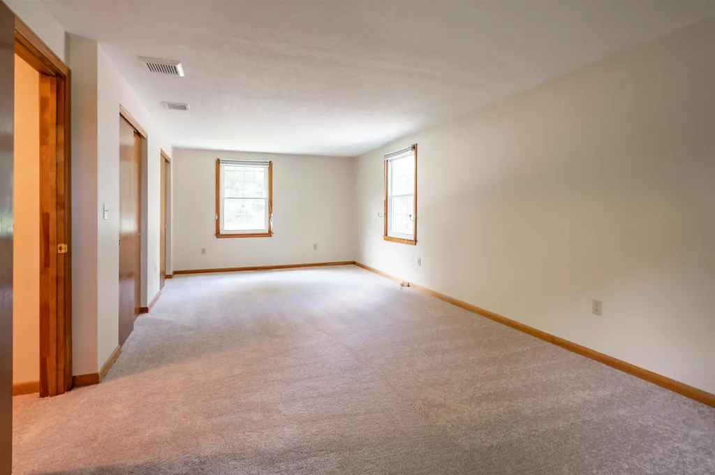 7 Ronnie Drive Nashua NH 03062