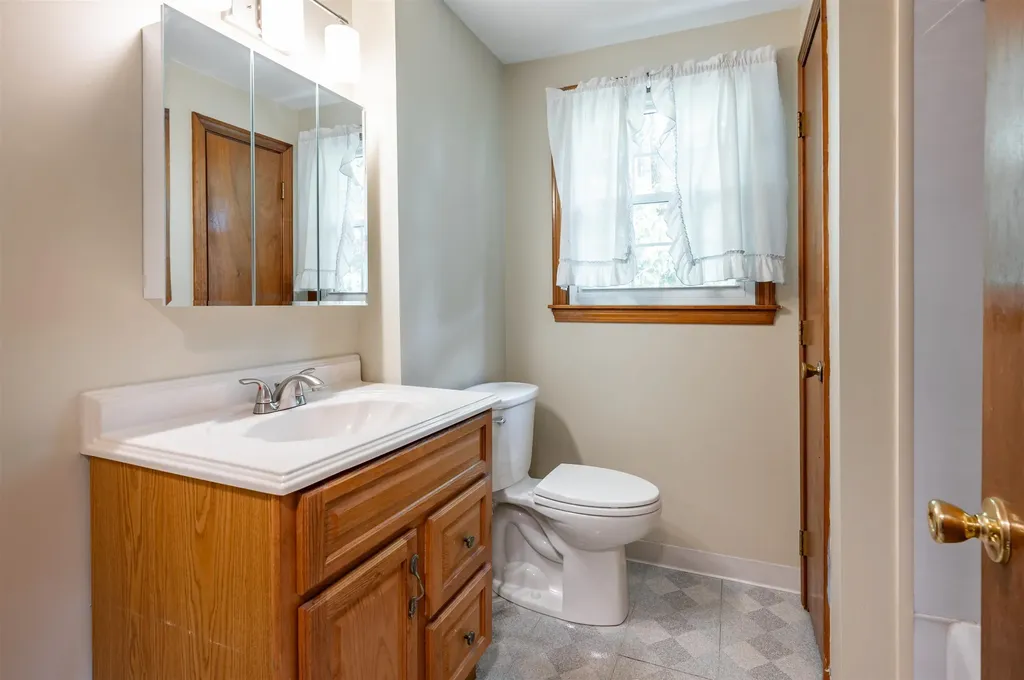 7 Ronnie Drive Nashua NH 03062