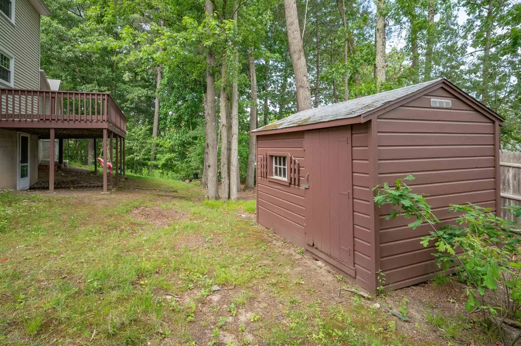 7 Ronnie Drive Nashua NH 03062