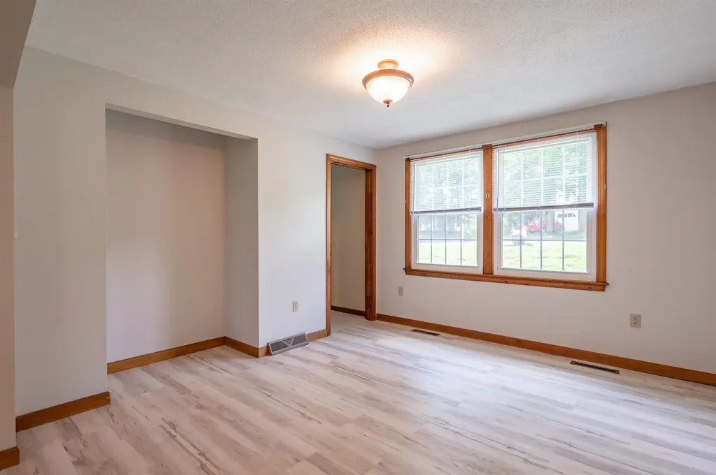 7 Ronnie Drive Nashua NH 03062