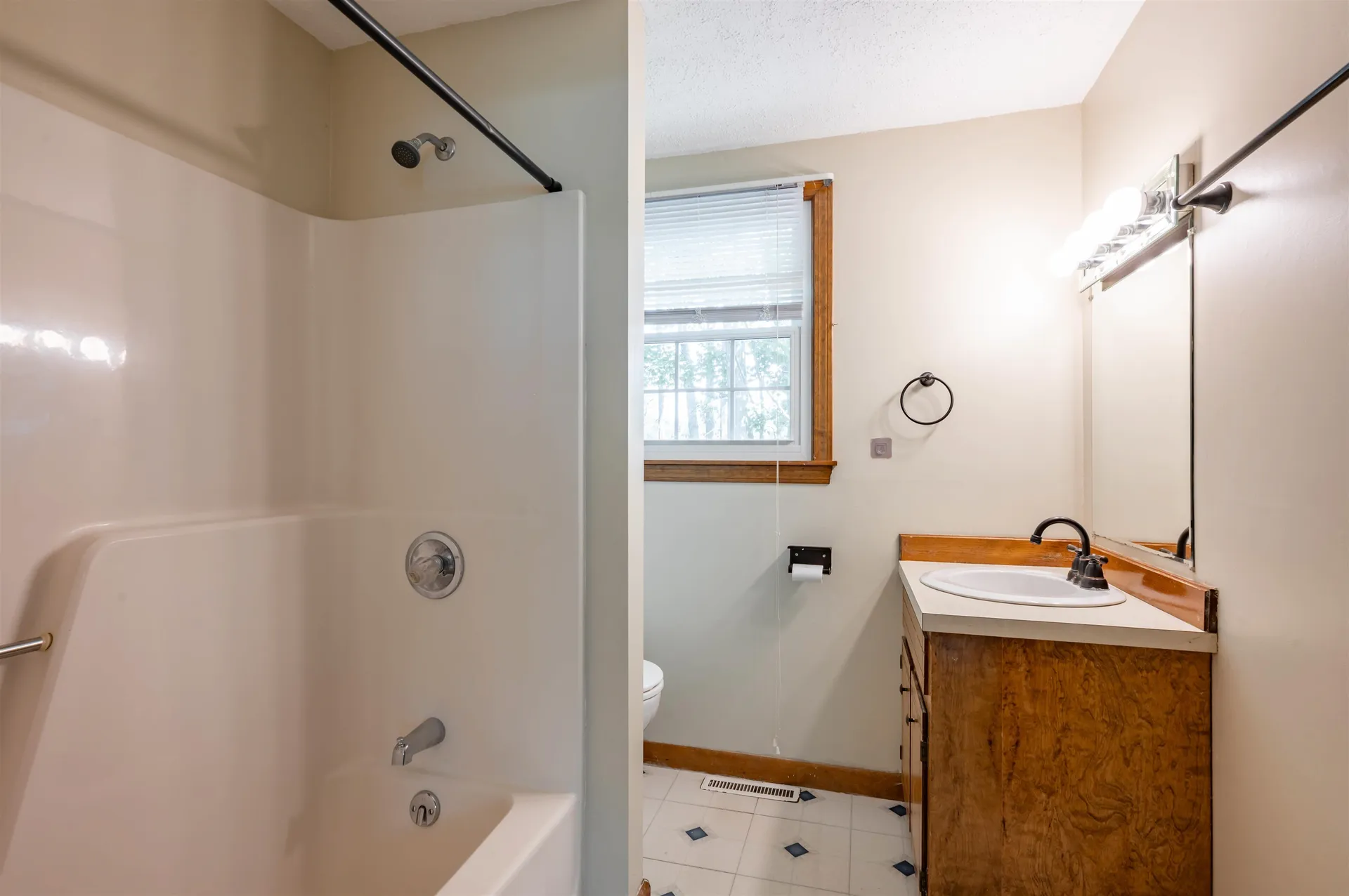 7 Ronnie Drive Nashua NH 03062
