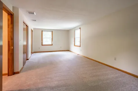 7 Ronnie Drive Nashua NH 03062