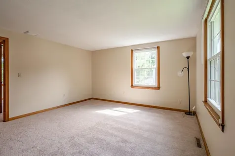 7 Ronnie Drive Nashua NH 03062