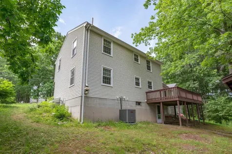 7 Ronnie Drive Nashua NH 03062