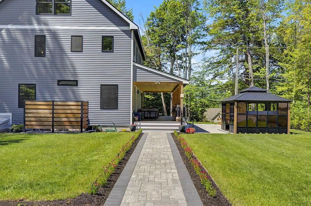 239 Maple N Street Bridgewater NH 03222