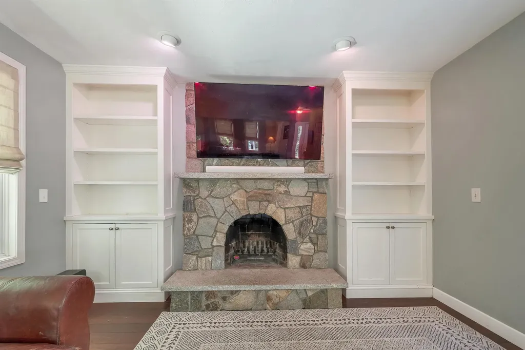 76 Marblehead Road Windham NH 03087