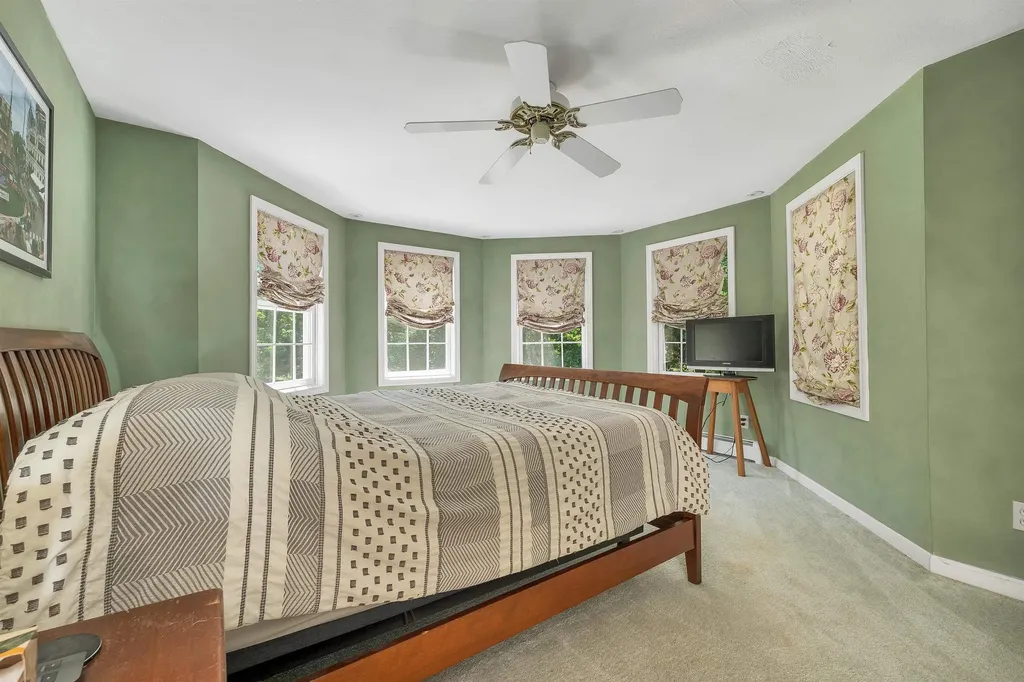 76 Marblehead Road Windham NH 03087