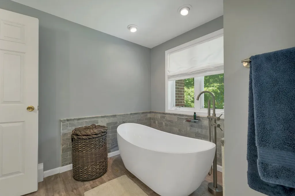 76 Marblehead Road Windham NH 03087