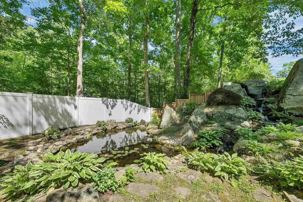 76 Marblehead Road Windham NH 03087