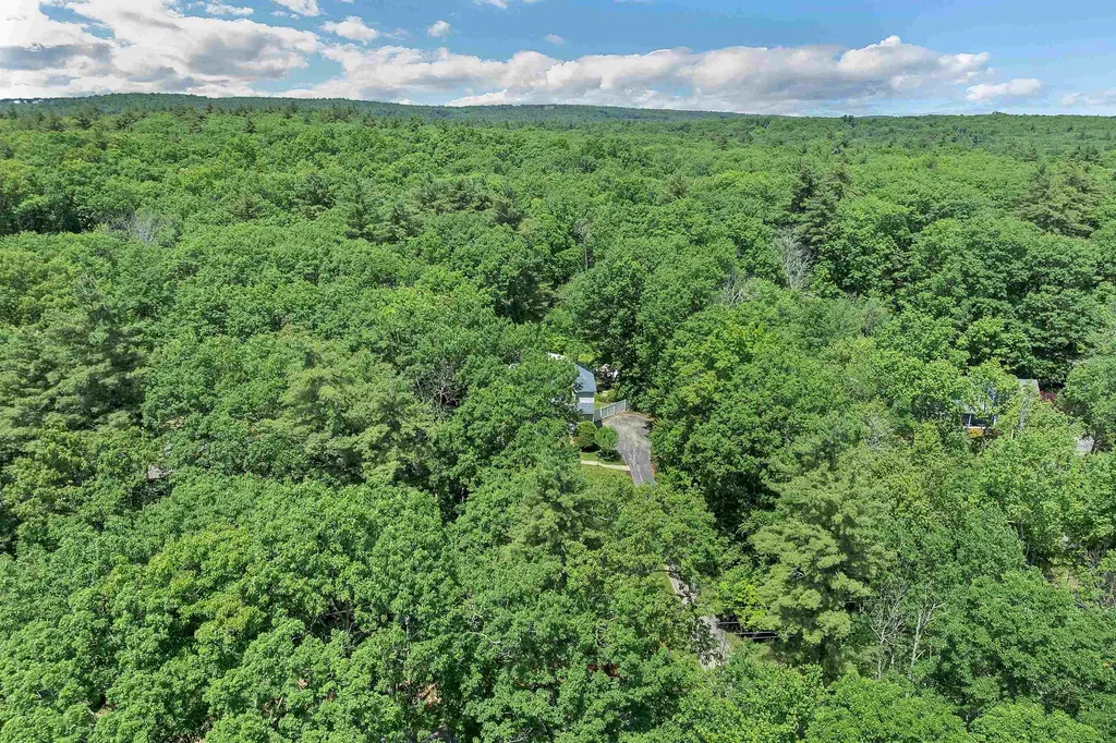 76 Marblehead Road Windham NH 03087
