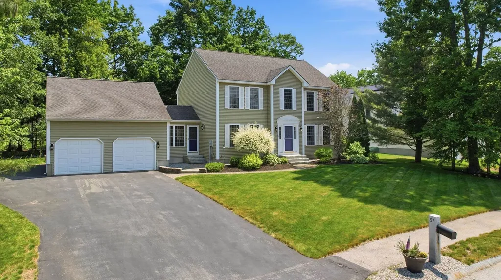 57 Lindsay Road Hooksett NH 03106
