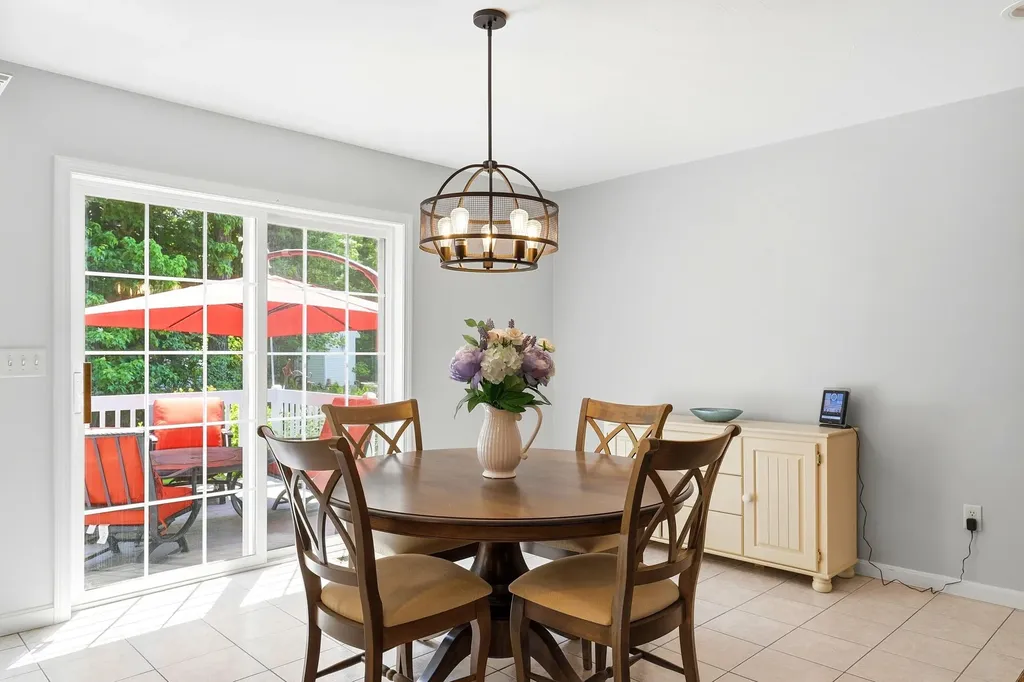 57 Lindsay Road Hooksett NH 03106