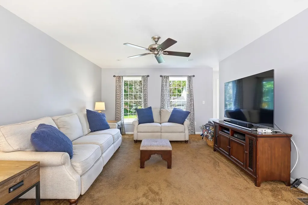 57 Lindsay Road Hooksett NH 03106