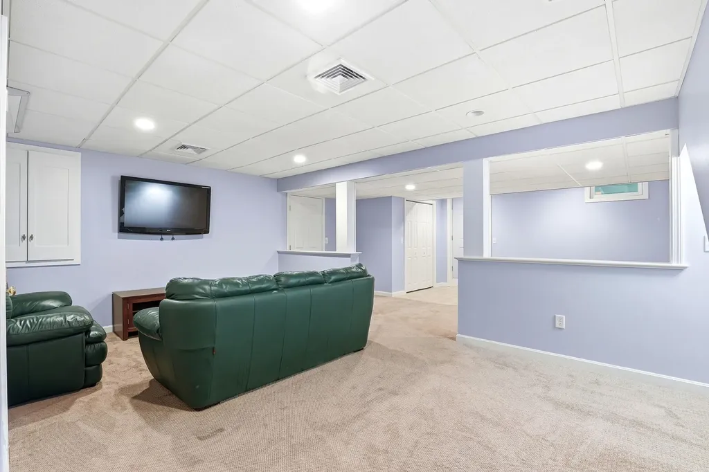 57 Lindsay Road Hooksett NH 03106