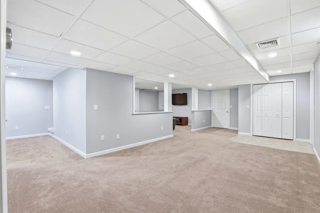 57 Lindsay Road Hooksett NH 03106