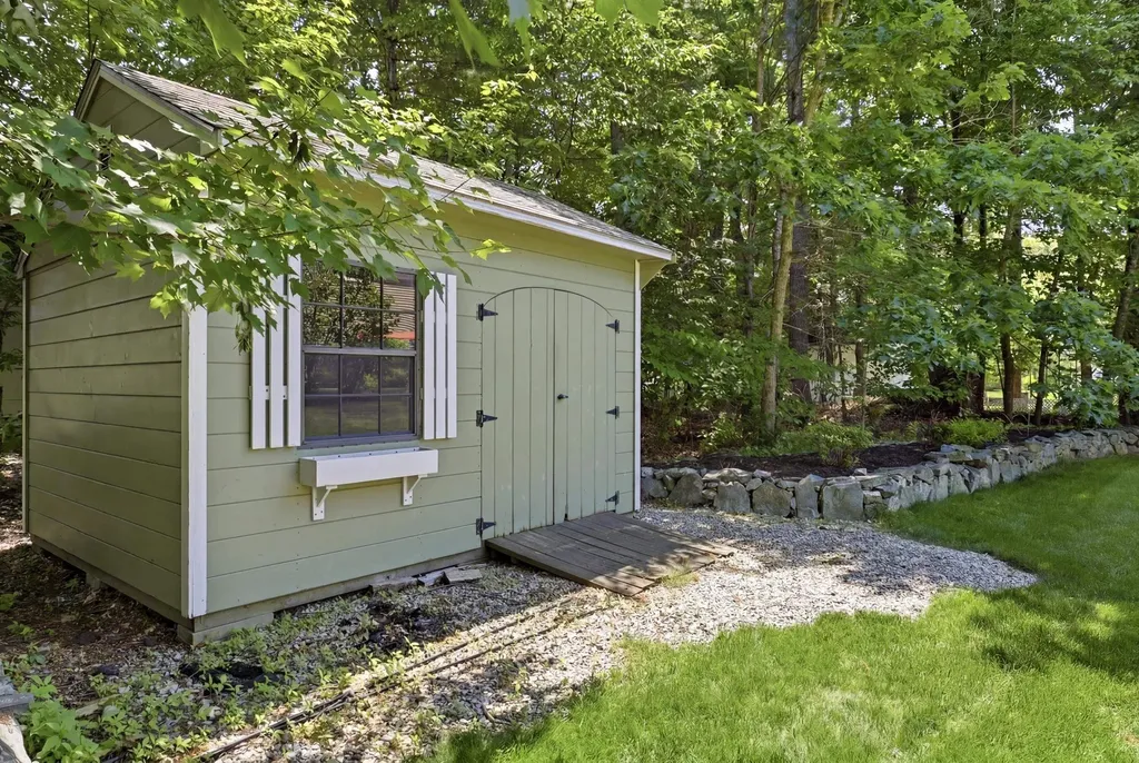 57 Lindsay Road Hooksett NH 03106