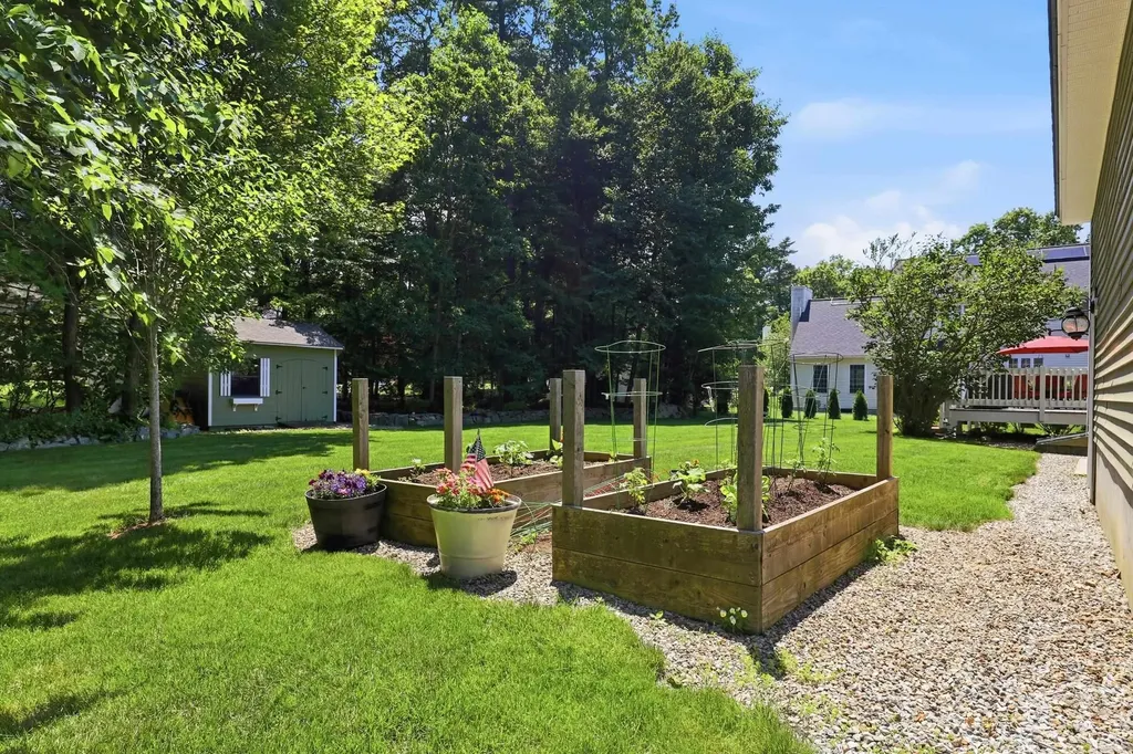 57 Lindsay Road Hooksett NH 03106
